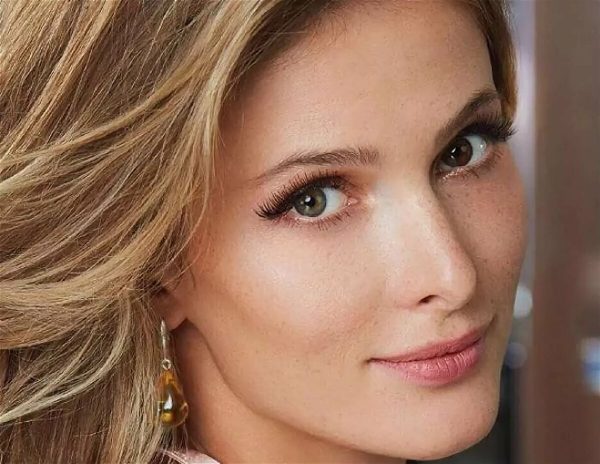 Актриса Светлана Иванова до и после пластики: личная жизнь и секреты фигуры