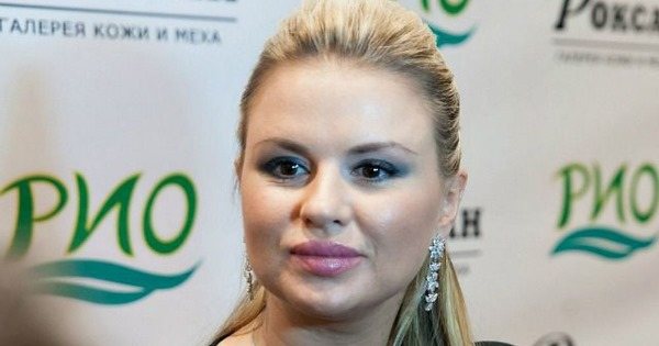 Анна Семенович. Фото в купальнике в молодости и сейчас. Пластические операции, косметологические изменения фигуристки