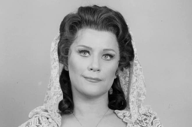 Елена Образцова в театре