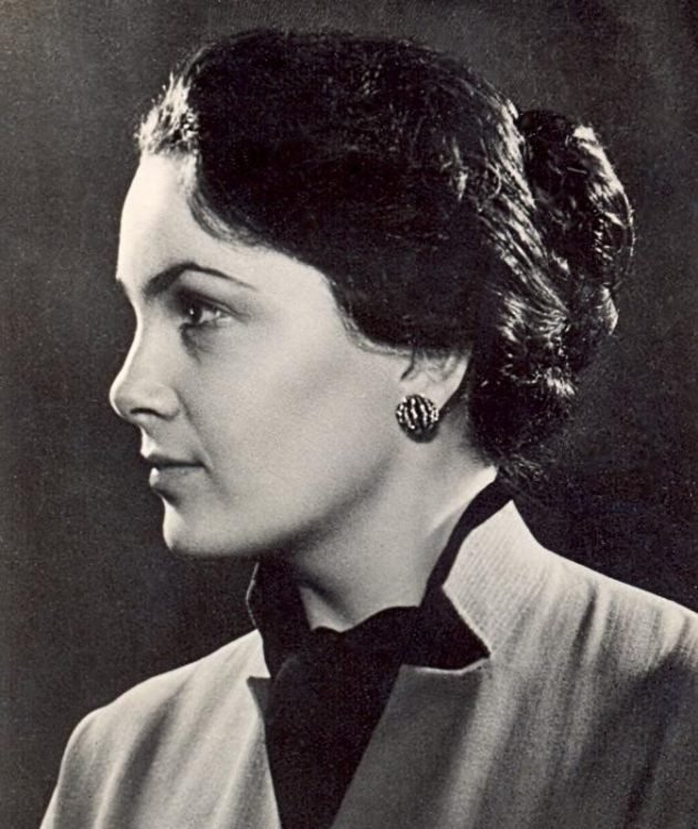 Элина Быстрицкая