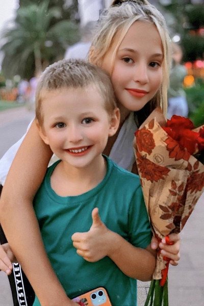 Жена подарила артисту сына и дочь